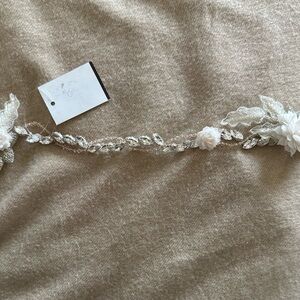 Elegant Silver Floral Hair Accessory